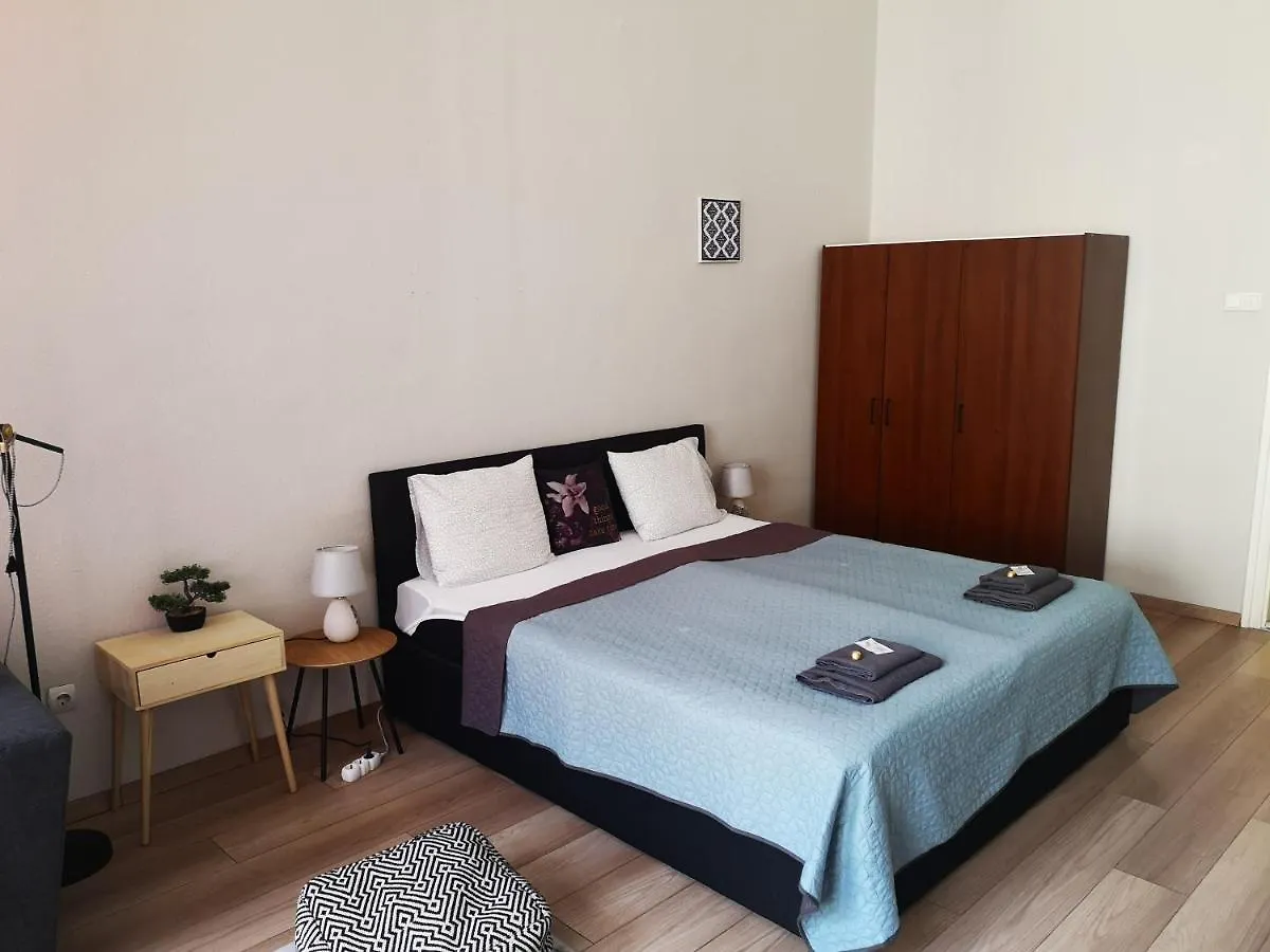 Palace - Belvárosi Apartman Eger 0*,  Hungria