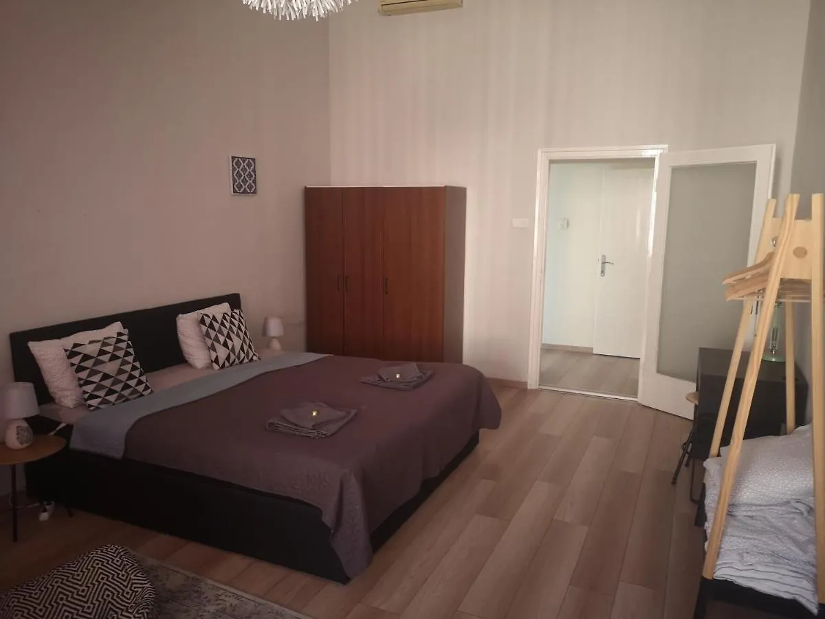 Palace - Belvarosi Apartman Eger